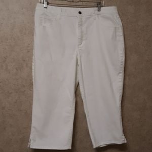 Riders by Lee womans capris.